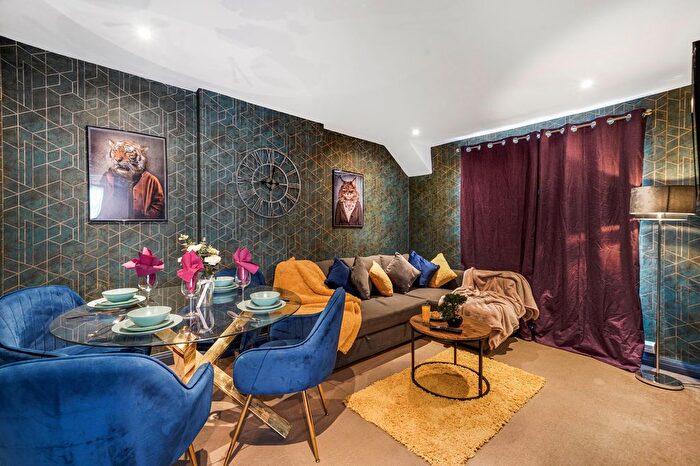 2 Bedroom Flat For Sale In Great North Way, London, NW4