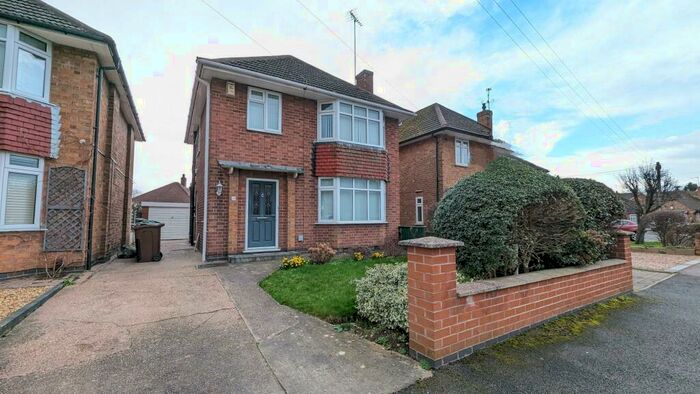 3 Bedroom Detached House To Rent In Bradbourne Avenue, Wilford, NG11