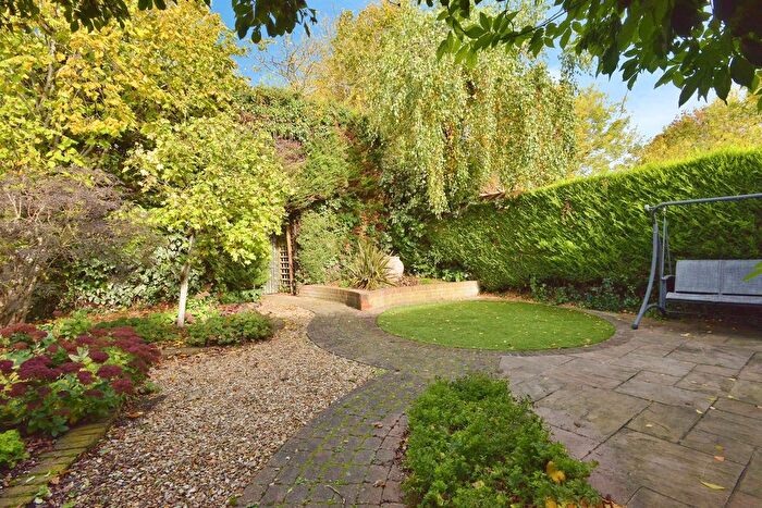 3 Bedroom Terraced House For Sale In Finch Close, Milton Keynes Village, Milton Keynes, MK10