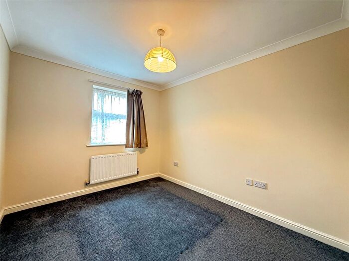 2 Bedroom Flat To Rent In Piper Way, Ilford, IG1