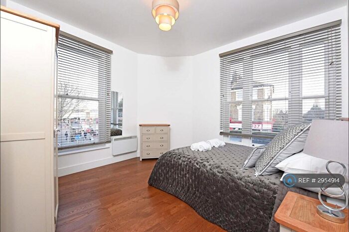 3 Bedroom Flat To Rent In Falcon Road, London, SW11
