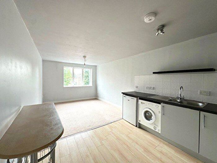 2 Bedroom Flat To Rent In The Downs, Wimbledon, SW20
