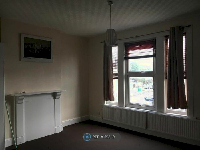 2 Bedroom Flat To Rent In St. Johns Road, Watford WD17