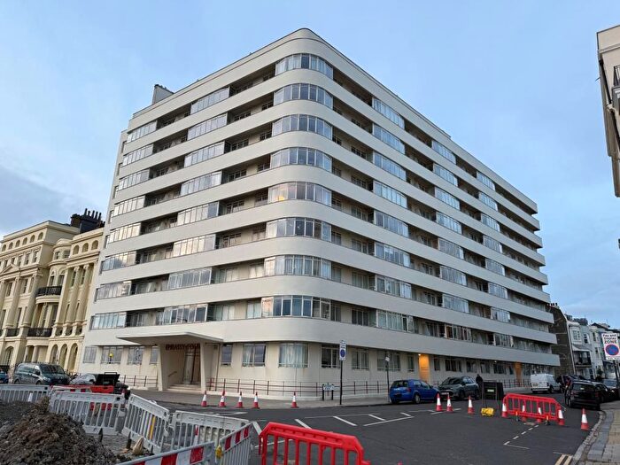 1 Bedroom Flat For Sale In Embassy Court, Kings Road, Brighton, BN1