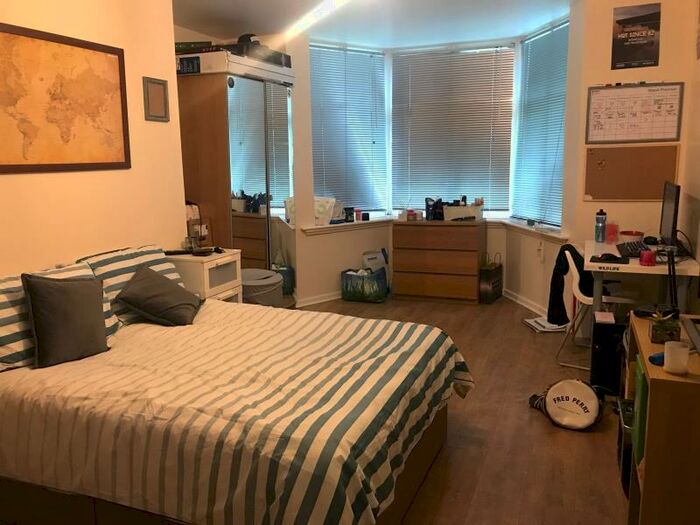 4 Bedroom Flat To Rent In Flat A, Nth Grange Mnt, LS6