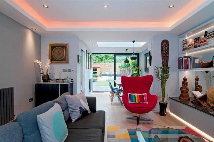 2 Bedroom Flat To Rent In Elsham Road, London, W14