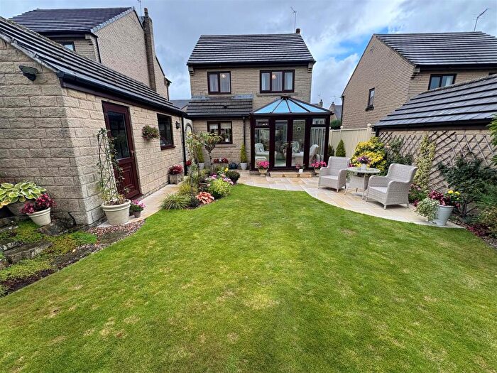 3 Bedroom Detached House For Sale In Coppice View, Idle, BD10