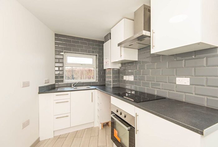 2 Bedroom Flat For Sale In St. Johns Road, Chesterfield, S41