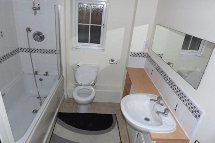 1 Bedroom Flat To Rent In Doughty Close, Tipton, West Midlands, DY4