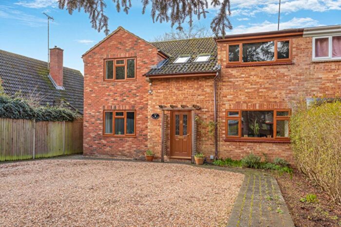 5 Bedroom Semi Detached House For Sale In Firs Path, Leighton Buzzard, LU7