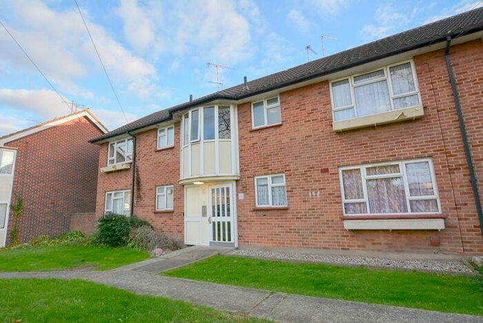 1 Bedroom Flat To Rent In Snakes Lane, Eastwood, Southend, SS2