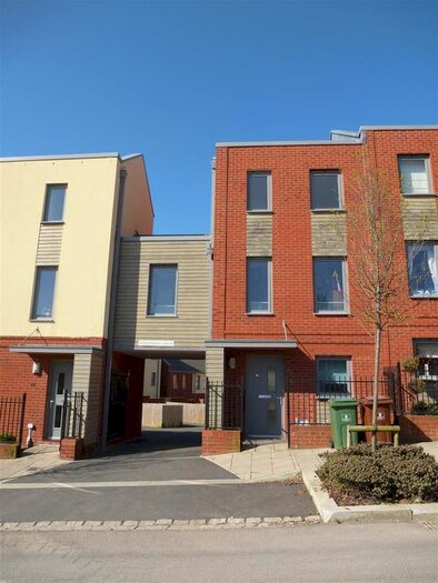 4 Bedroom Town House To Rent In Mildren Way, Plymouth, PL1