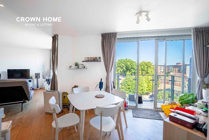 2 Bedroom Apartment For Sale In Adriatic Building, Narrow Street, Limehouse, E14