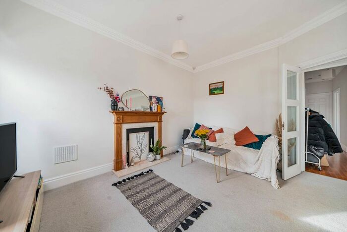 3 Bedroom Flat To Rent In Emperors Gate, South Kensington, London, SW7