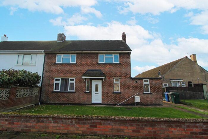 3 Bedroom Semi-Detached House To Rent In Kier Hardie Avenue, New Rossington, Doncaster, DN11