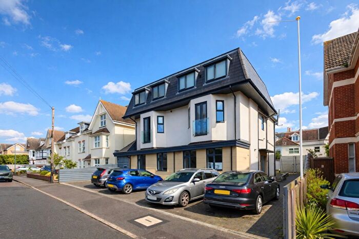 2 Bedroom Flat To Rent In Alumhurst Road, Westbourne, BH4