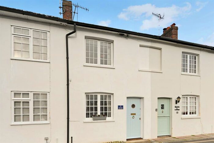 2 Bedroom Cottage To Rent In River Road, Arundel, BN18