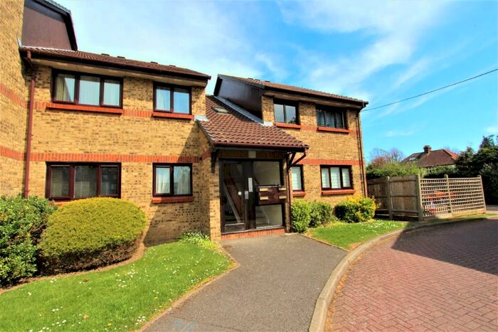 2 Bedroom Ground Flat To Rent In Haydon Close, London, EN1