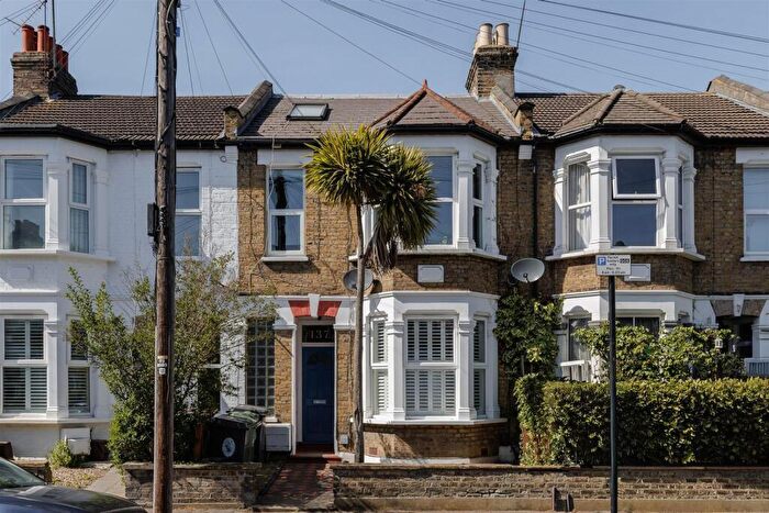 2 Bedroom Flat For Sale In Albert Road, Leyton, E10