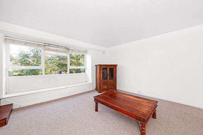 2 Bedroom Maisonette To Rent In Southbourne Gardens, London, SE12