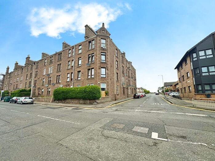 2 Bedroom Flat For Sale In Clepington Road, Dundee, DD3