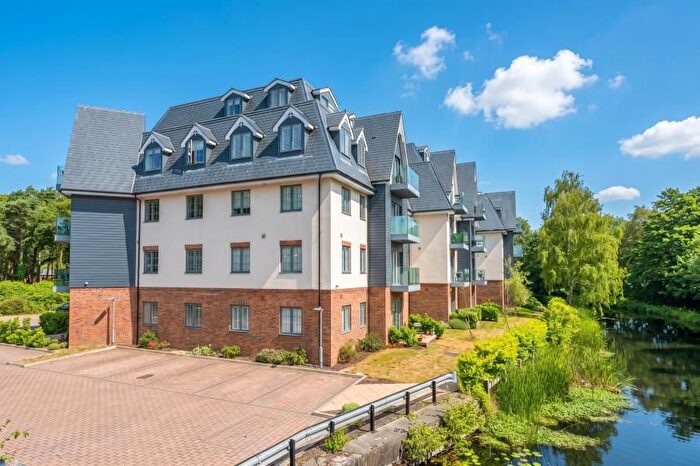 2 Bedroom Flat To Rent In Woking, Surrey, GU21