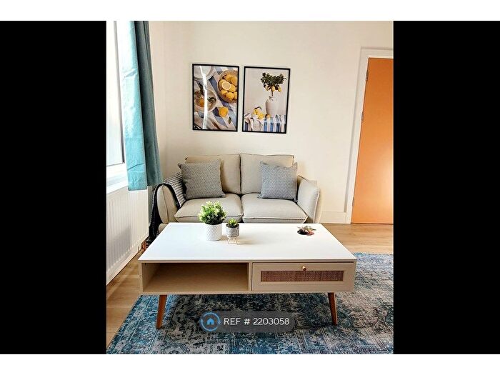 1 Bedroom Flat To Rent In Southsea Avenue, Watford, WD18