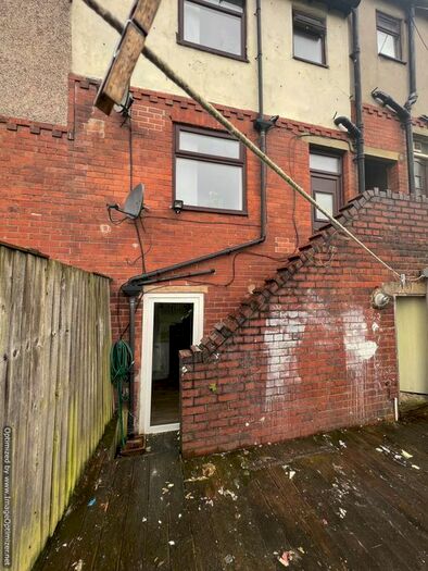 1 Bedroom Terraced House To Rent In North Street, Huddersfield, West Yorkshire, HD1