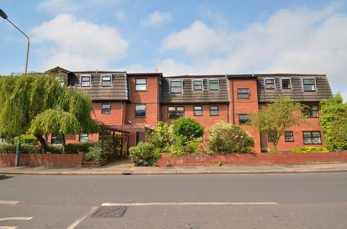 1 Bedroom Flat To Rent In Diamond Court, Park Lane, Hornchurch, RM11