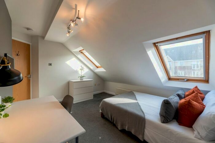 6 Bedroom Terraced House To Rent In Chillingham Road, Newcastle, NE6