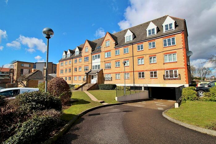 1 Bedroom Flat To Rent In Station Road, Elstree, Borehamwood, WD6