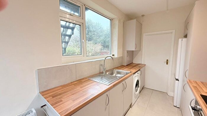 3 Bedroom Maisonette To Rent In Woodford Green, IG8