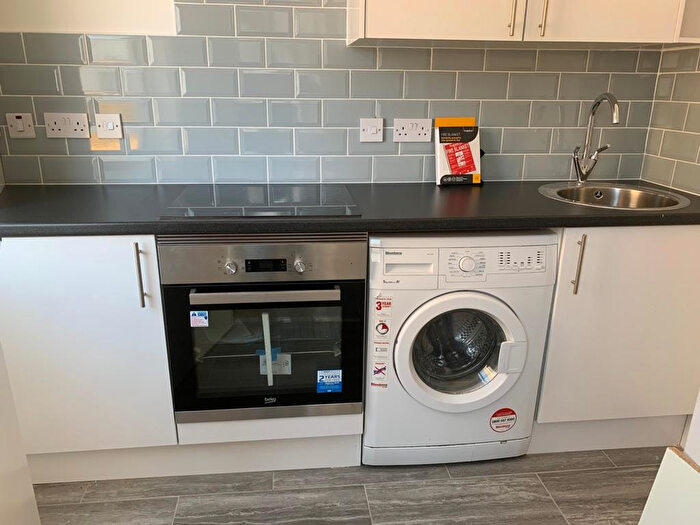 2 Bedroom Apartment To Rent In Hoe Street, London, E17