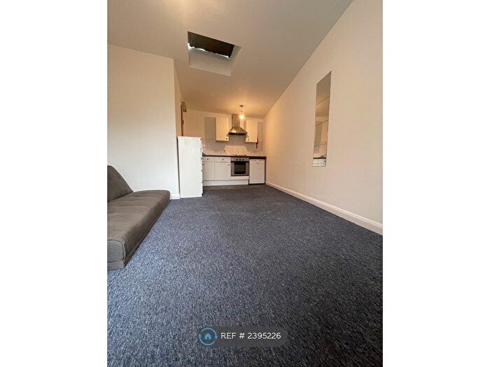 Studio To Rent In Willingdon Road, London, N22