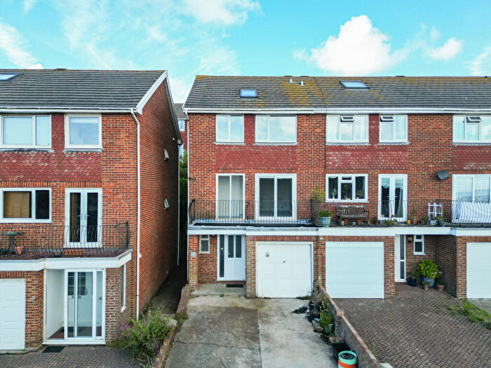 3 Bedroom Terraced House To Rent In Slinfold Close, Brighton, BN2