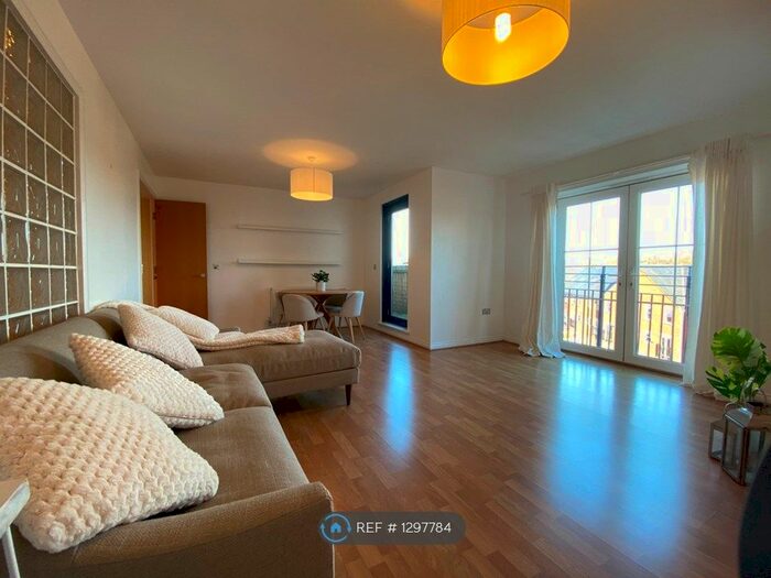 2 Bedroom Flat To Rent In Carisbrooke Road, Leeds LS16