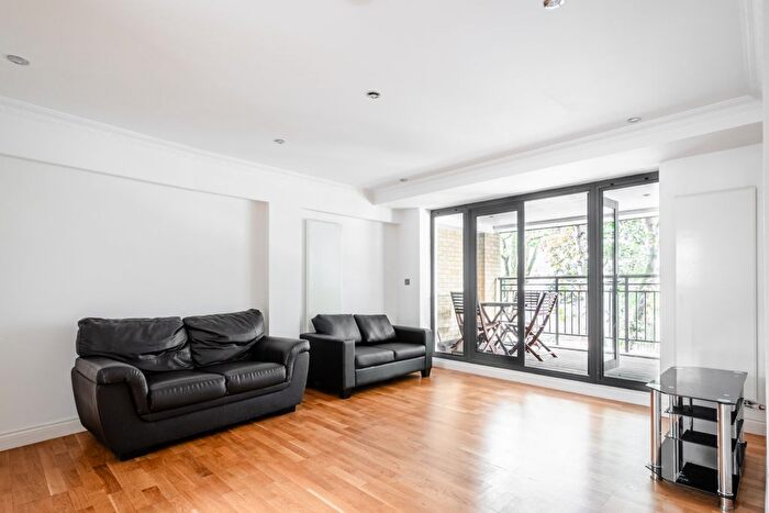 2 Bedroom Flat To Rent In Woodseer Street, E1