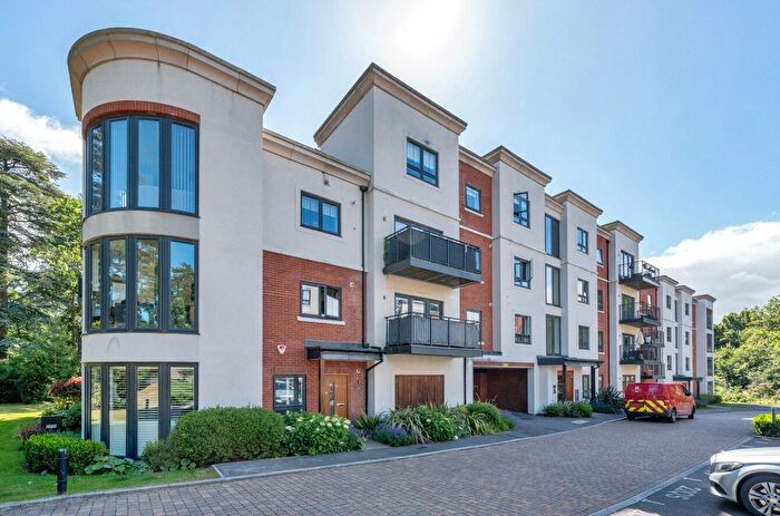 2 Bedroom Flat For Sale In London Road, Binfield, Bracknell, Berkshire, RG42