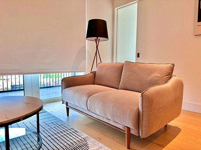 1 Bedroom Flat To Rent In Cascade Way, London, W12