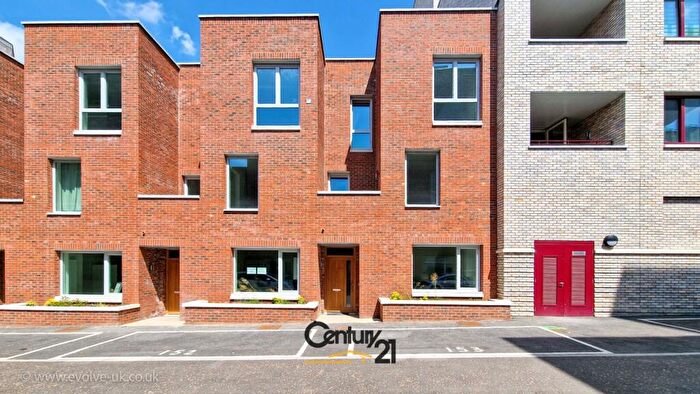 4 Bedroom Town House To Rent In Benson Street, Barking, London, IG11