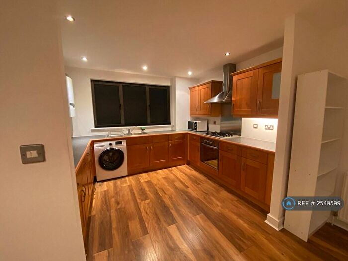 1 Bedroom Flat To Rent In Coliseum, London, N8