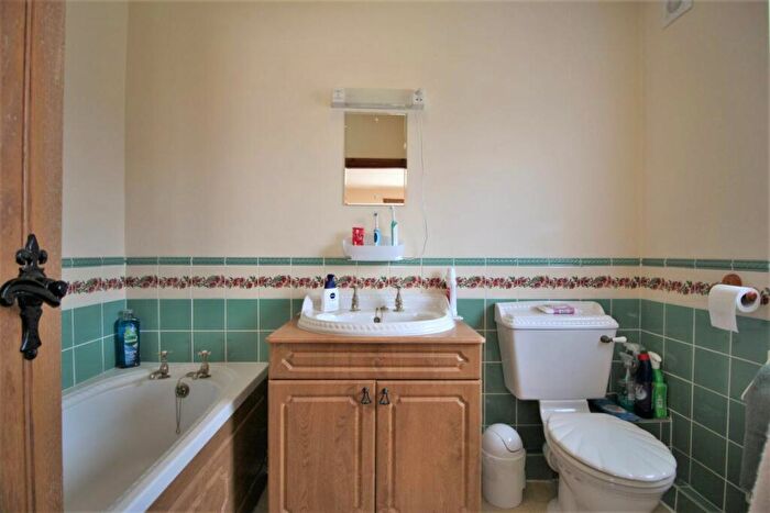 2 Bedroom Bungalow To Rent In Brockhall Road, Flore -, NN7