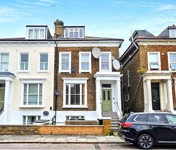 1 Bedroom Flat For Sale In (B) Stanlake Villas, Shepherd's Bush, W12
