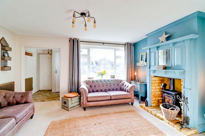 4 Bedroom Detached House For Sale In Clifton Avenue, Benfleet, SS7