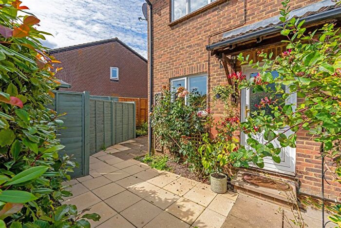 1 Bedroom Flat To Rent In Abbott Close, Hampton, TW12