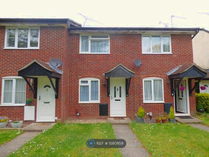 1 Bedroom Terraced House To Rent In Kingfisher Close, Farnborough, GU14