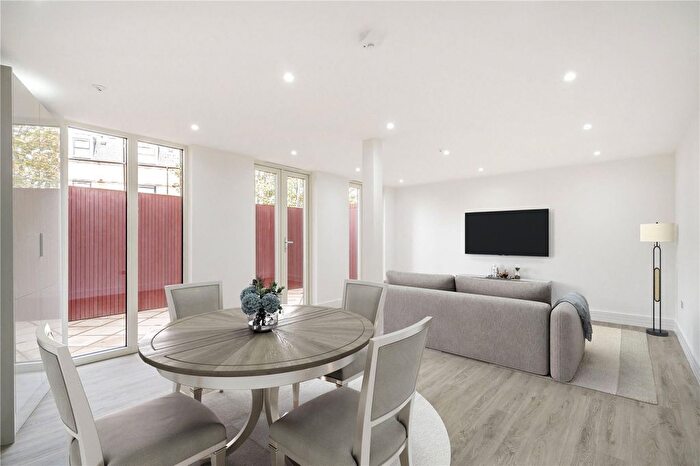 2 Bedroom Flat To Rent In Greenwich High Road, Greenwich, SE10