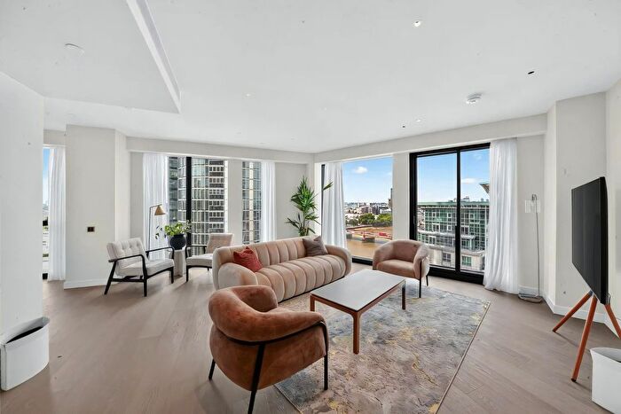 3 Bedroom Flat To Rent In River Park Tower, London, SW8