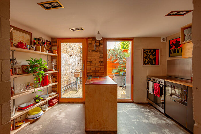 3 Bedroom End Of Terrace House For Sale In Oldfield Road V, Oldfield Road, London, N16