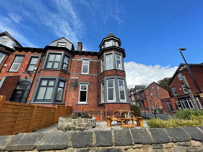 10 Bedroom Semi-Detached House To Rent In Chestnut Avenue, Hyde Park, Leeds, LS6